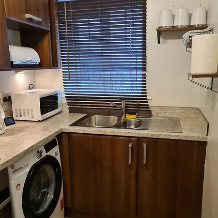 Entire Two Bedroom Ray's