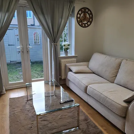 Entire Two Bedroom Ray's